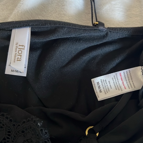 Black Spaghetti Strap/Cami - Picture 4 of 5